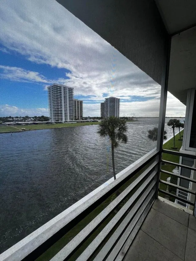 Unit 405 photo 20