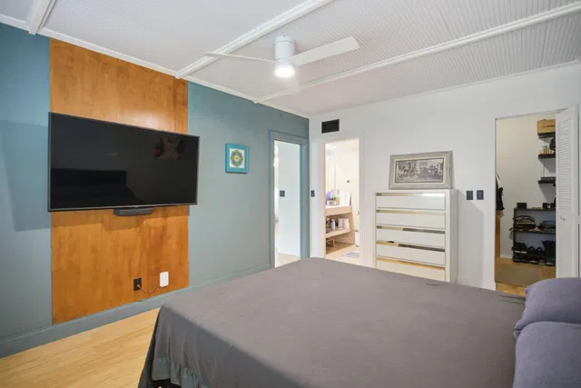 Unit 906 photo 5
