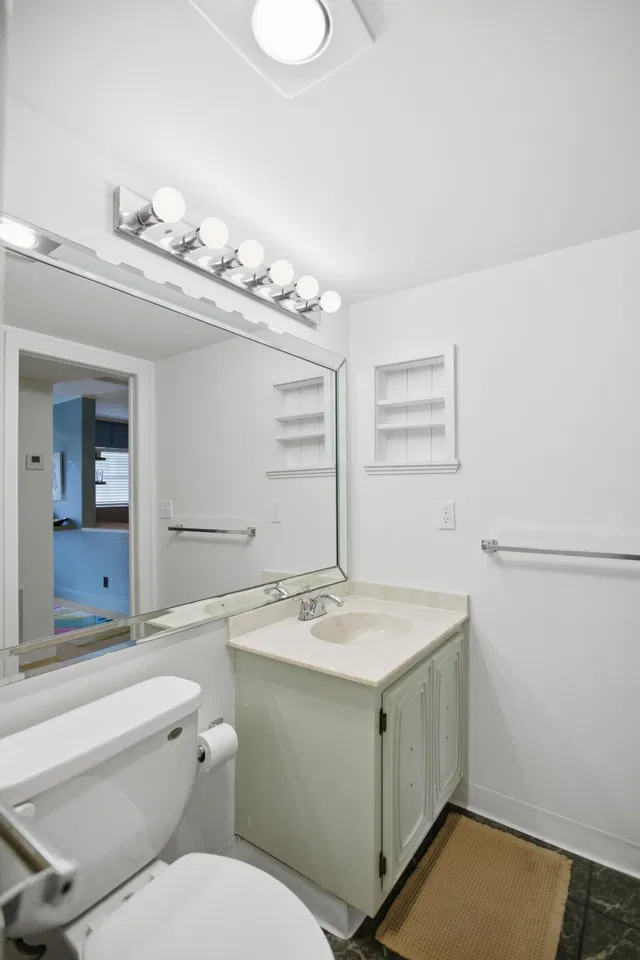 Unit 906 photo 27