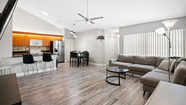  Residence photo 5