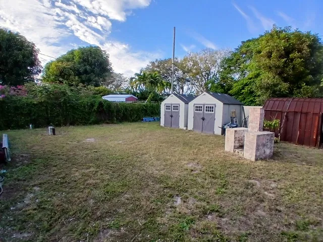 Residence photo 3