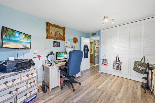 Residence photo 23