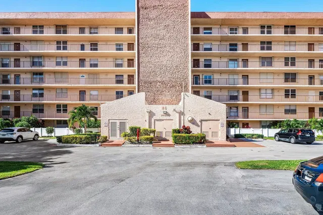Unit 208 photo 3