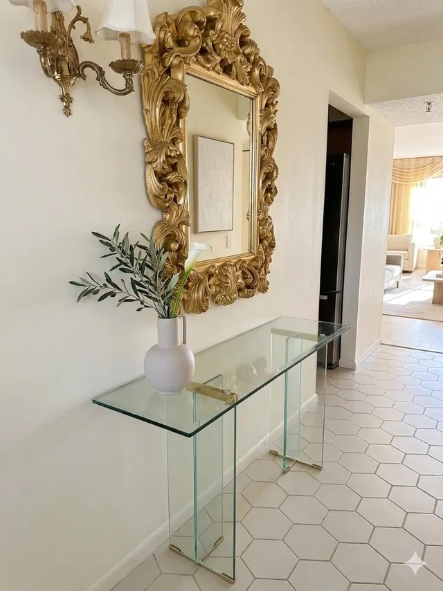 Unit 208 photo 8