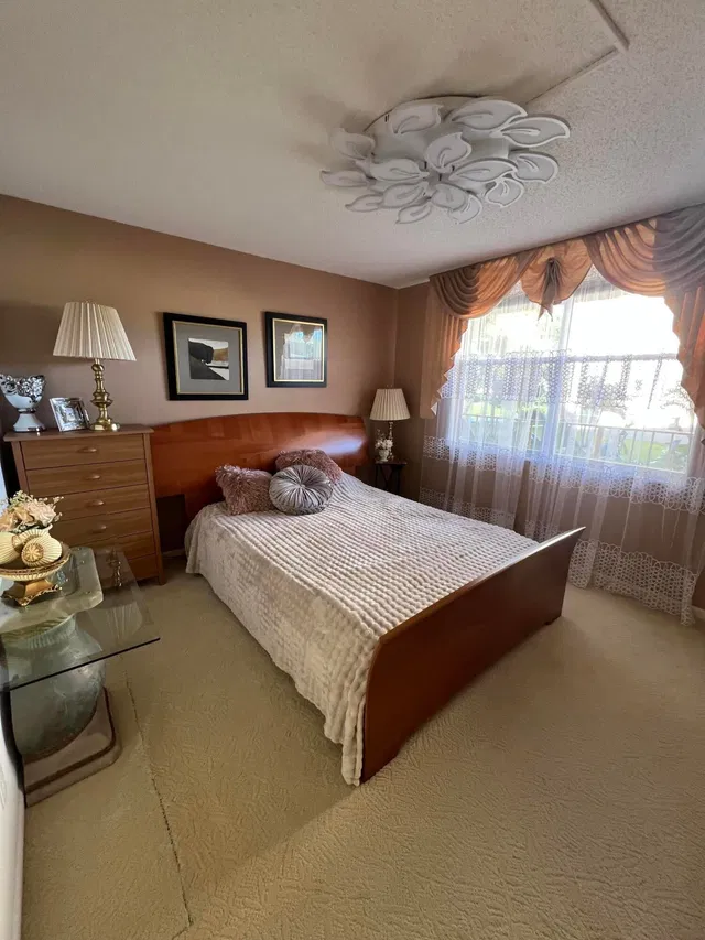 Unit 208 photo 16