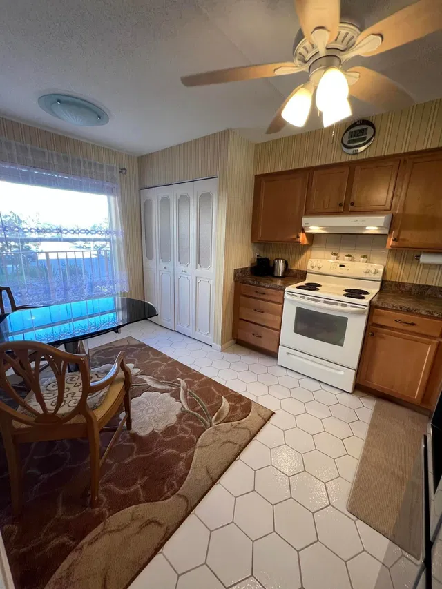 Unit 208 photo 21