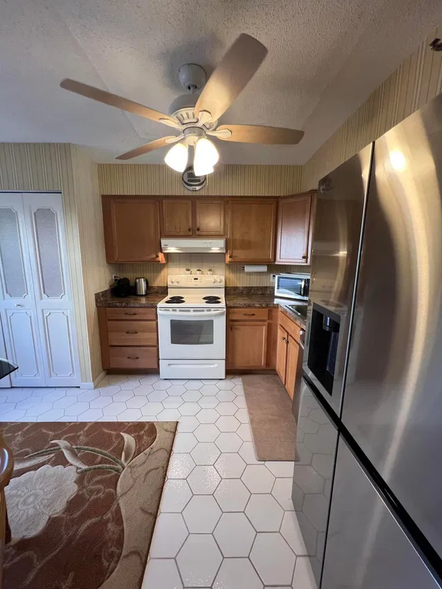 Unit 208 photo 22
