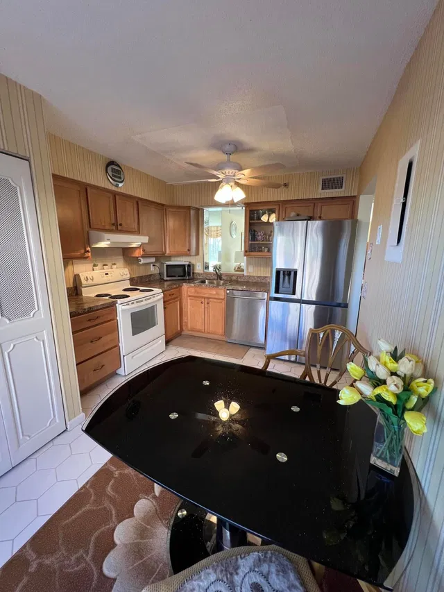 Unit 208 photo 23