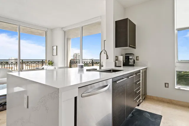 CityPlace South Tower Unit 1401 photo 6