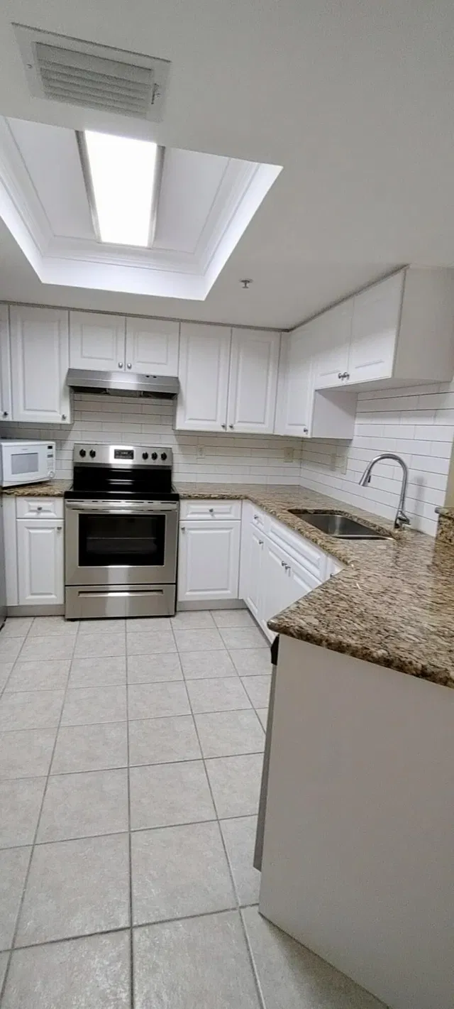 Unit 1008 photo 6