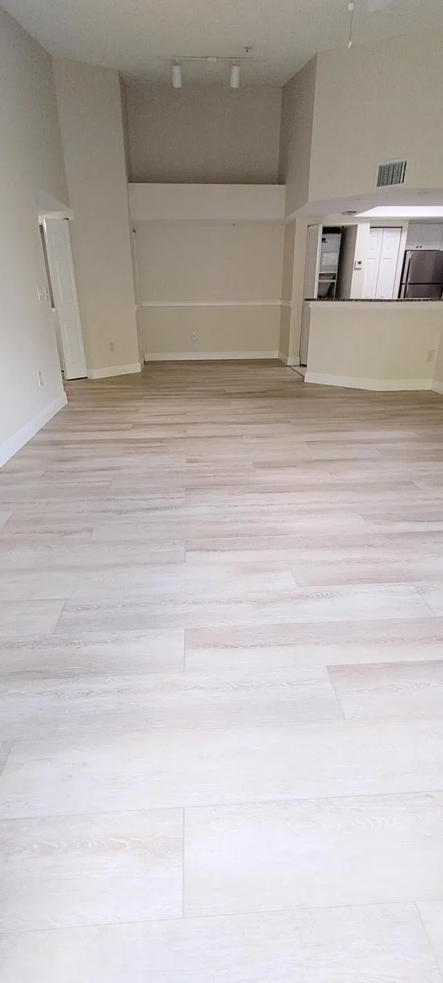 Unit 1008 photo 9