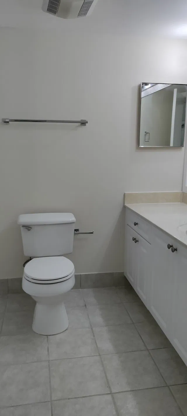 Unit 1008 photo 15