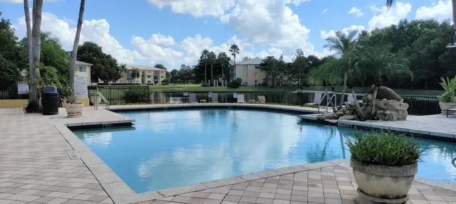 Unit 1008 photo 18