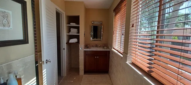  Residence photo 35