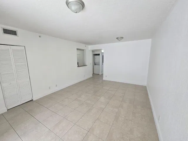 Unit 1315 photo 3