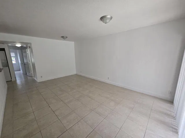 Unit 1315 photo 4