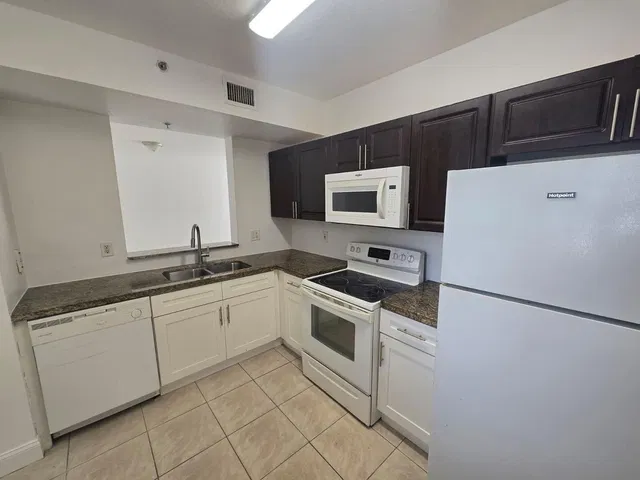 Unit 1315 photo 6