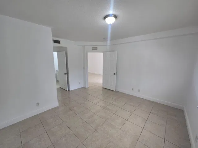 Unit 1315 photo 8