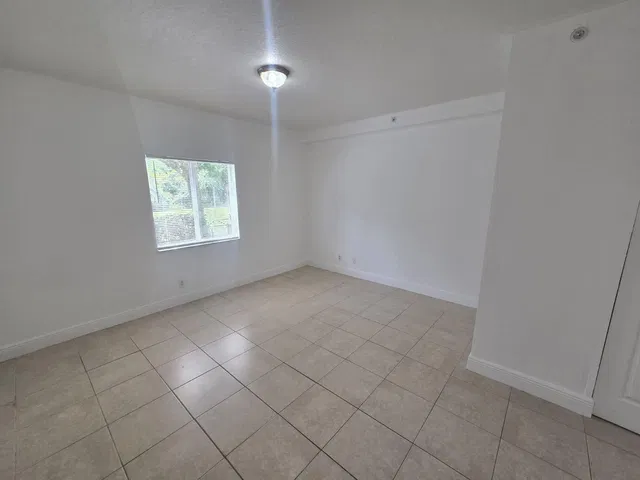 Unit 1315 photo 9
