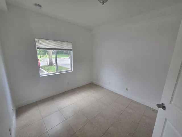 Unit 1315 photo 14