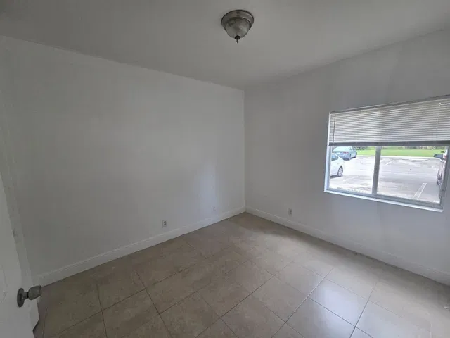 Unit 1315 photo 15