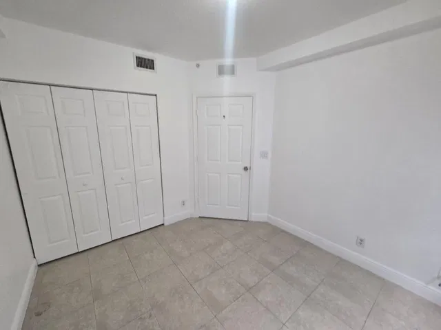Unit 1315 photo 16