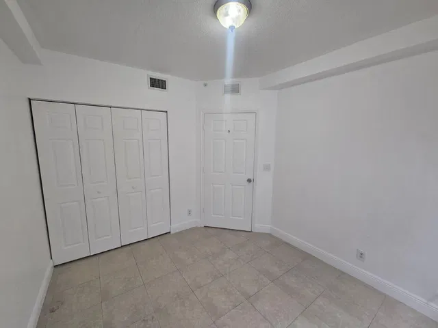 Unit 1315 photo 17