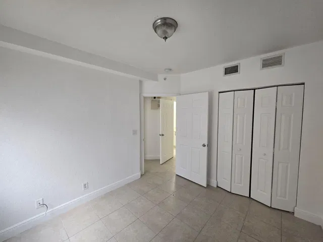 Unit 1315 photo 20