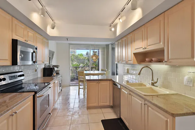 Unit 204 photo 9