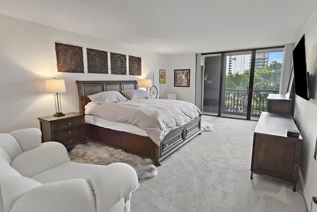 Unit 204 photo 11