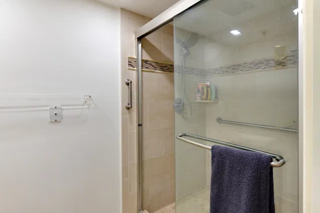 Unit 204 photo 14