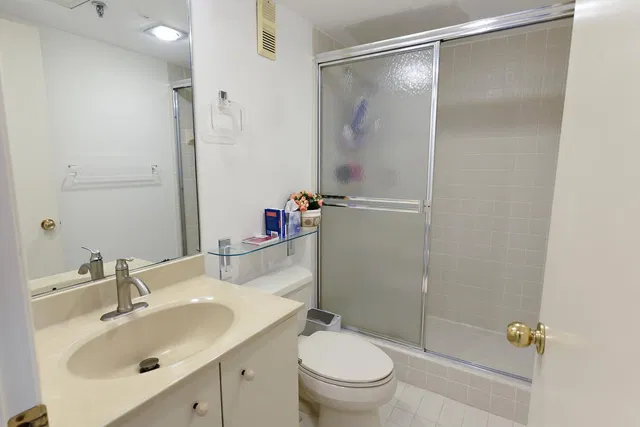 Unit 204 photo 17