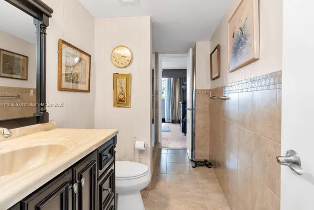 Trianon Unit 206 photo 7