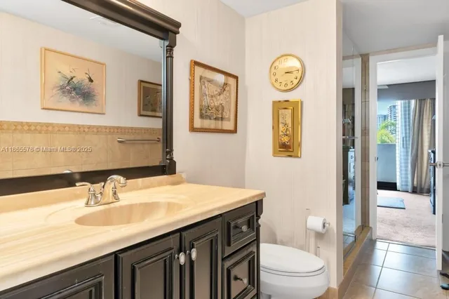 Trianon Unit 206 photo 8