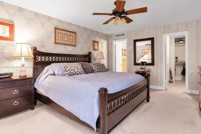 Trianon Unit 206 photo 11