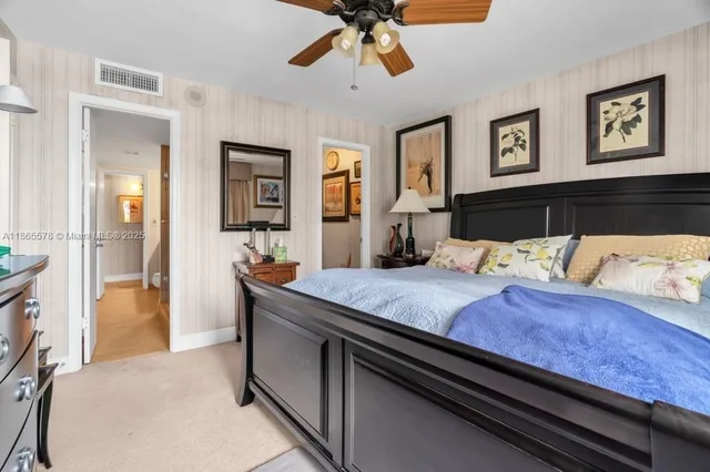 Trianon Unit 206 photo 14