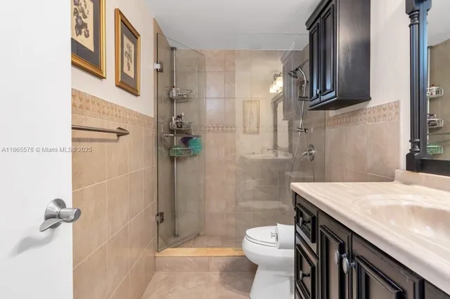 Trianon Unit 206 photo 15