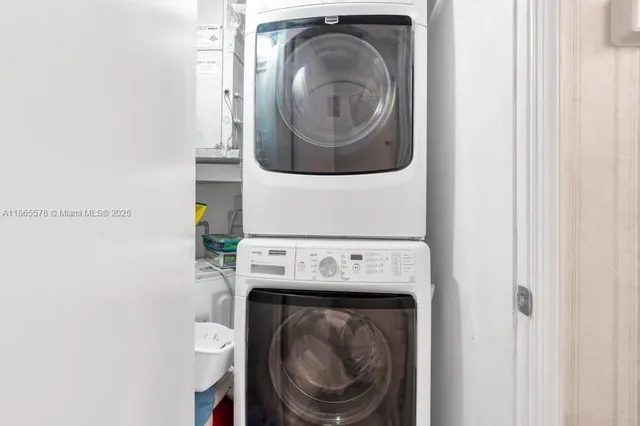 Trianon Unit 206 photo 20