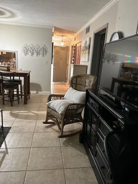 Unit 207 photo 9
