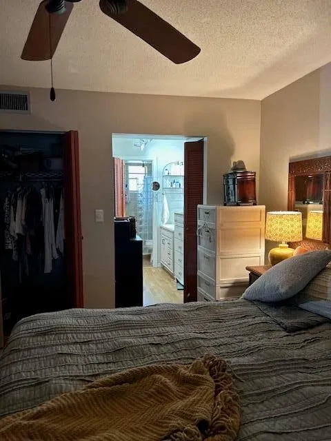 Unit 207 photo 12