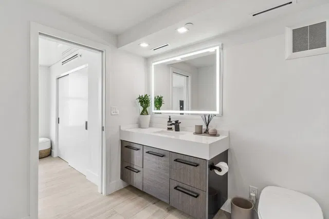 Unit 104 photo 26