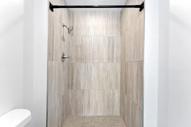 Unit 3070 photo 9