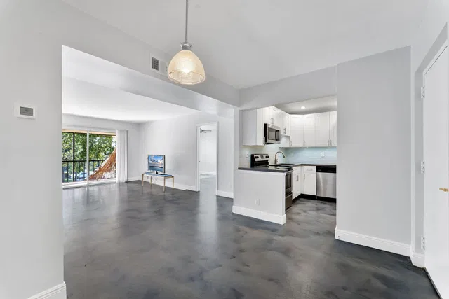 Unit 3070 photo 12