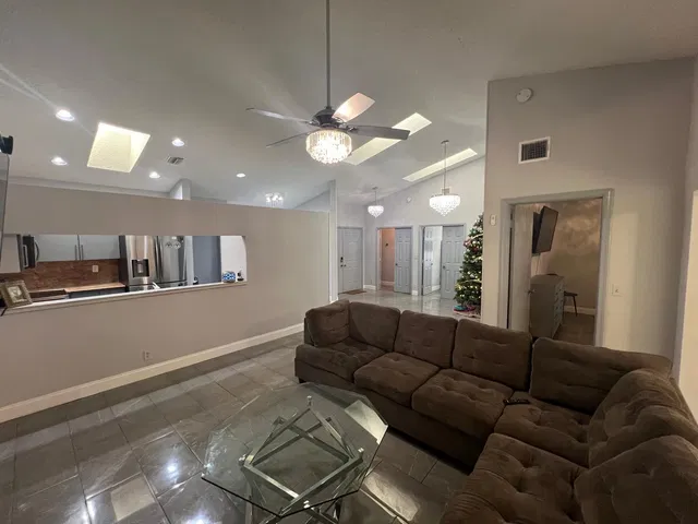Residence photo 2