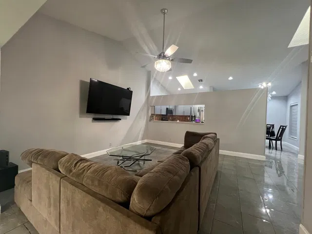 Residence photo 3