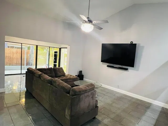 Residence photo 5