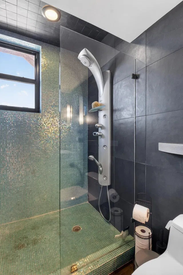 Unit C photo 28