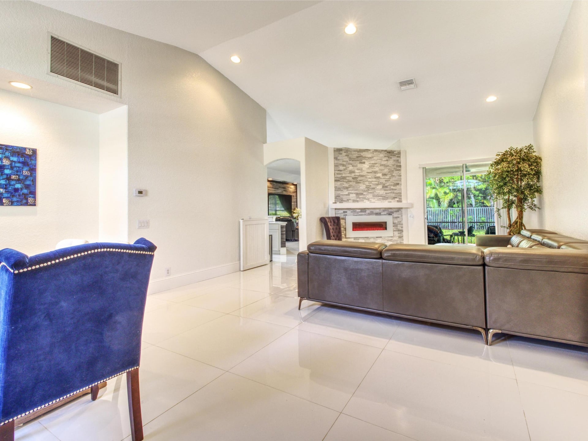  Residence photo 9