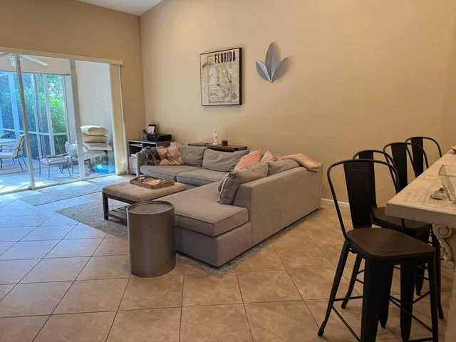 Residence photo 8