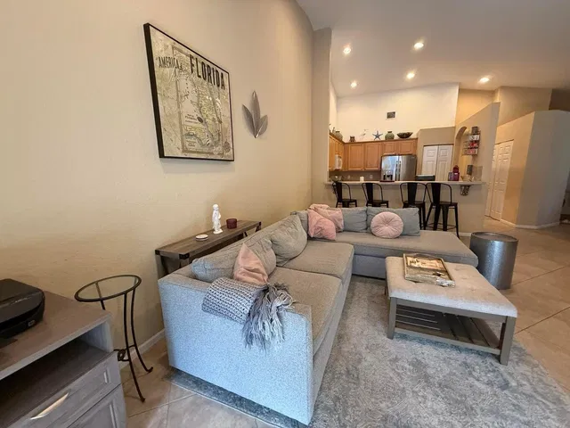Residence photo 12